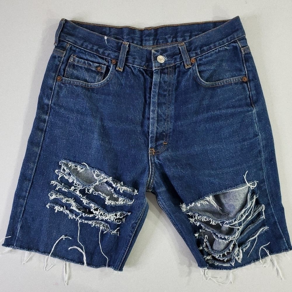 Levi's 501 Distressed Shredded Ripped Cut Off Denim Short sz 32 Medium Wash NEW